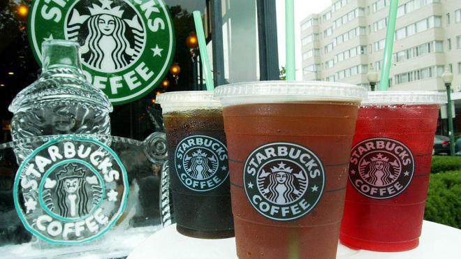  Клиент подал иск к Starbucks на $5 млн из-за льда в напитках