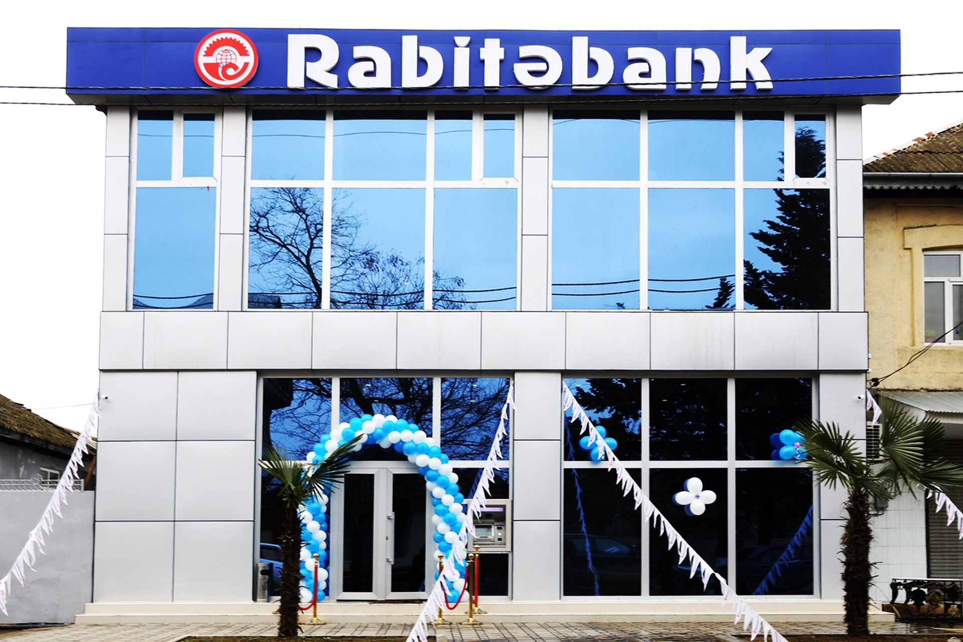 Rabitəbank ASC Gold və Platinum kartların istifadəçilərinə pulsuz xidmətlər təqdim edir
