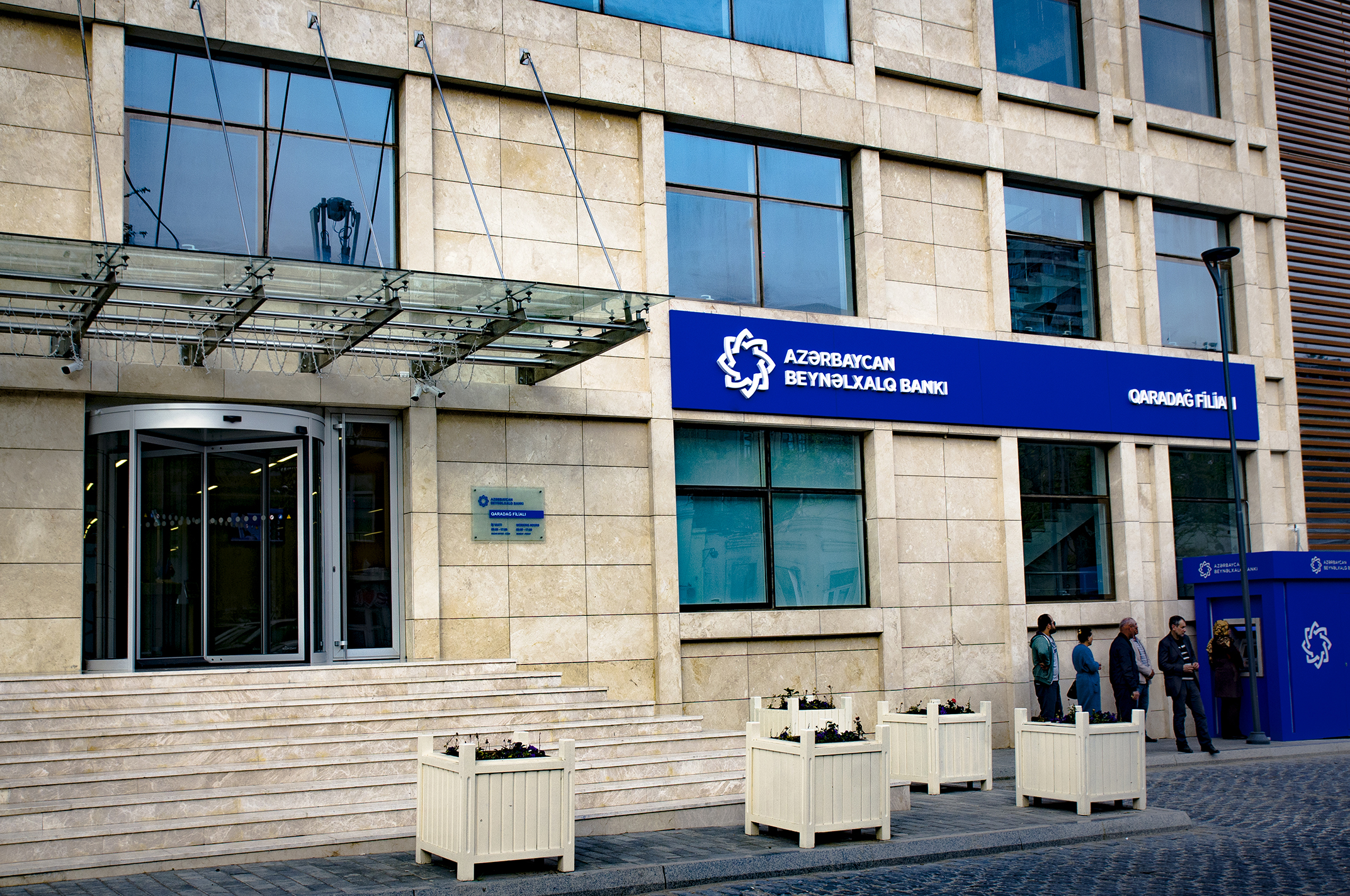 Beynəlxalq Bankın yenilənmiş Qaradağ filialı istifadəyə  verildi