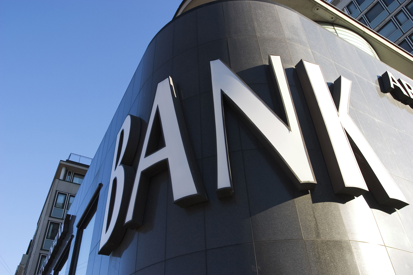 Azərbaycan banklarından birində struktur dəyişiklik aparılıb