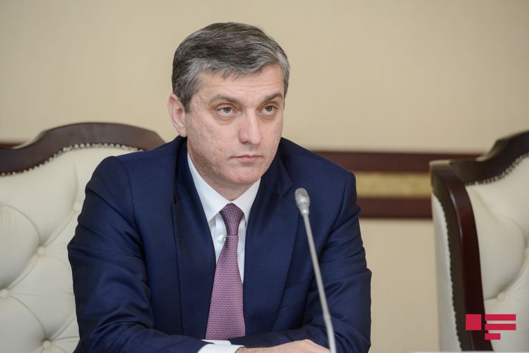 “Səriştəli kadrların özəl sektora axını müşahidə olunur”