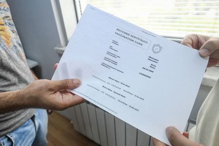Əks-göstəriş sertifikatı alanlar vaksin pasportu olanlarla eyni hüquqlara sahibdirlər?