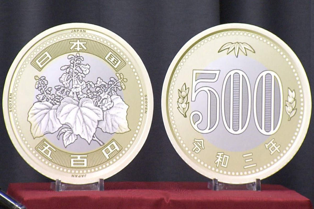Yaponiyada 20 ildən sonra 500 yen nominalında yeni sikkə dövriyyəyə buraxılıb