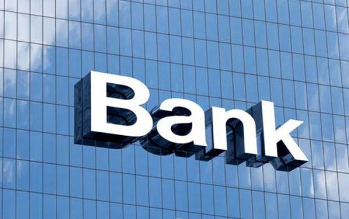 Bağlanan 4 bankın əmanətçilərinə 544 milyon manat kompensasiya ödənilib