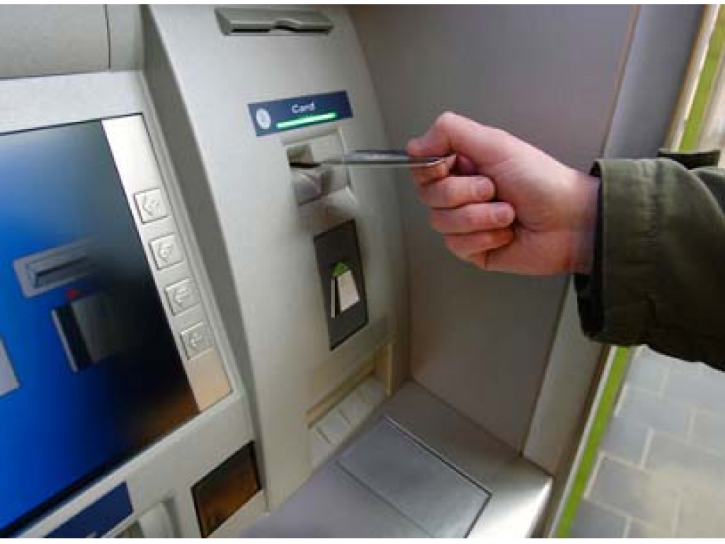 В Азербайджане больше половины банкоматов сосредоточено в столице
