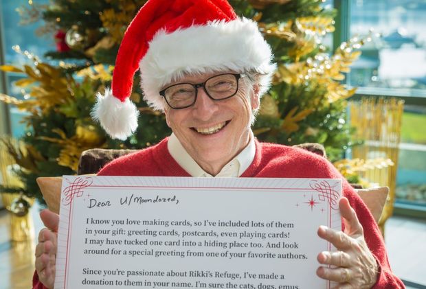 Bill Geyts təsadüfi seçilmiş bir nəfərə 37 kiloqramlıq Santa hədiyyəsi göndərdi - FOTO