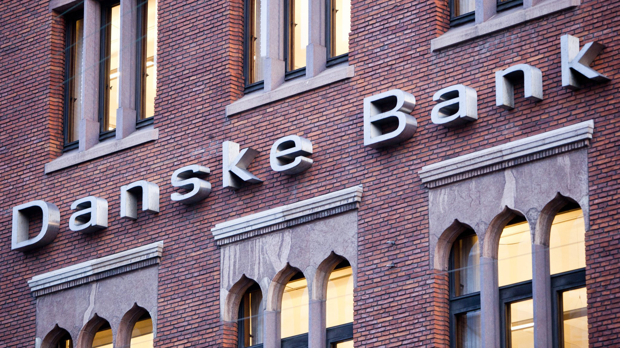Danimarka bankları ərəb ölkələrinin neft fondlarına səhvən pul qaytarıb