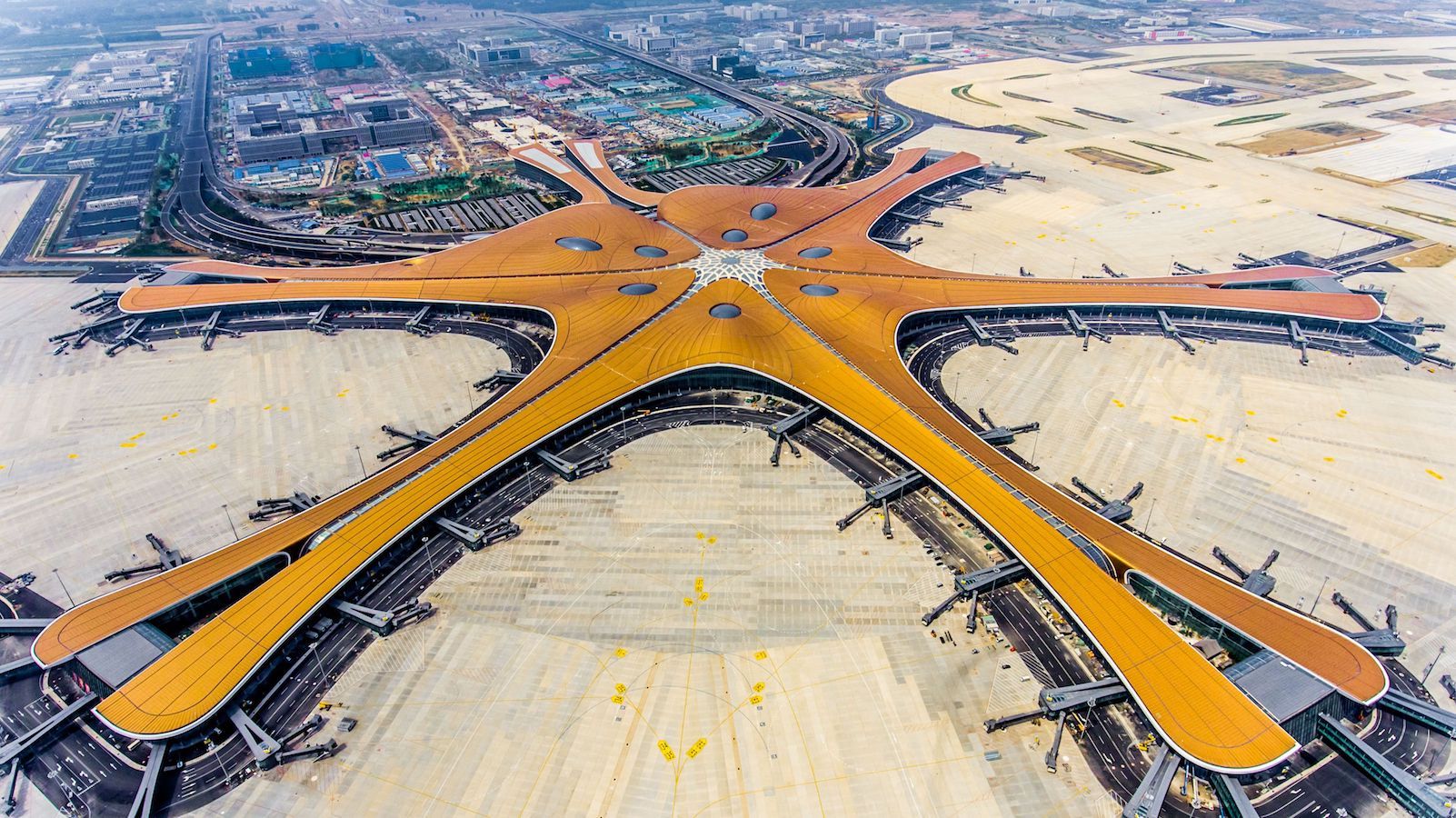 Pekində dünyanın ən böyük beynəlxalq hava limanı açılıb