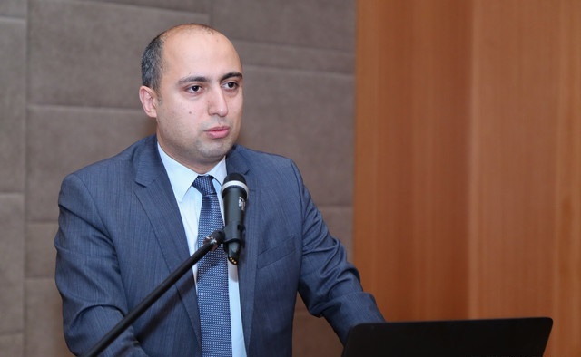 Təhsil naziri ali məktəblərin işsiz qalan məzunlarından danışıb