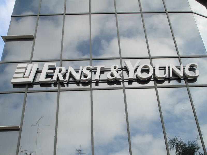 “Ernst & Young” audit şirkəti ilə çalışan 7 bank hansıdır?