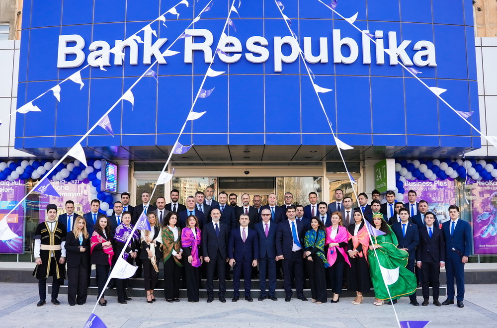 Банк Республика открыл обновленный филиал "Нефтчиляр" по новому адресу