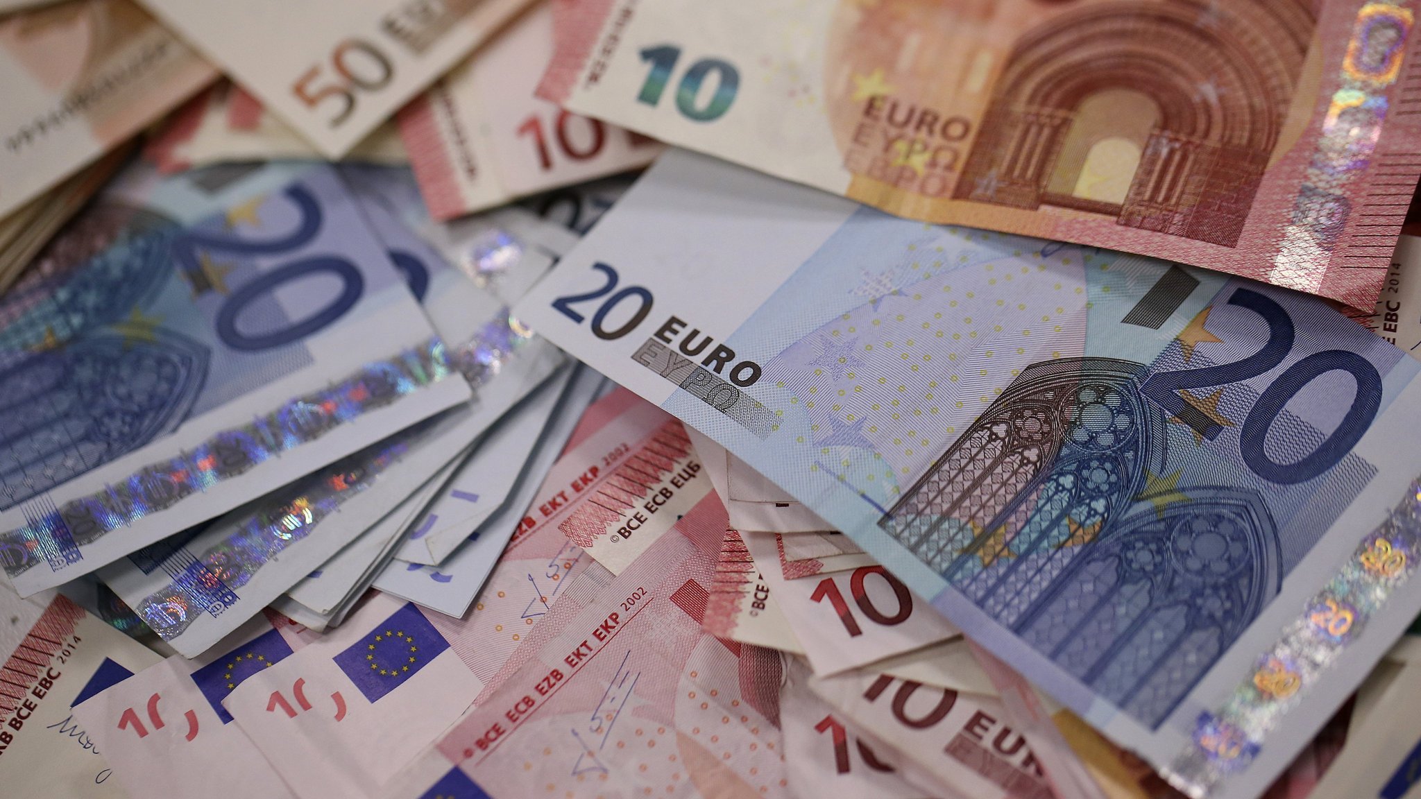 Gürcüstanda dollar və avro yenidən bahalaşıb