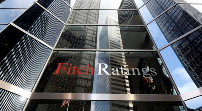 “Fitch” 18 bankın kredit reytinqini aşağı saldı