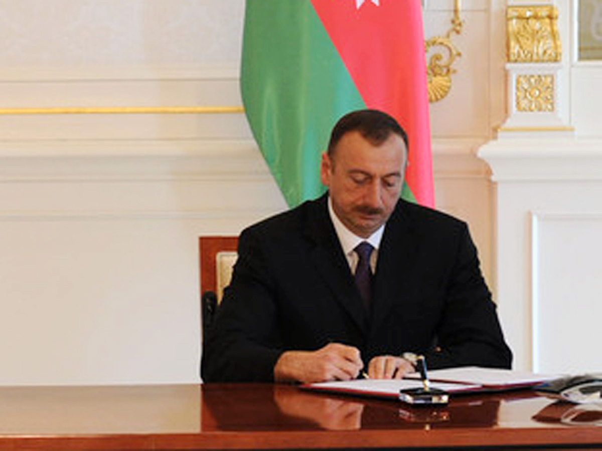 Президент Азербайджана утвердил госбюджет на 2015г с дефицитом в 2,8% ВВП