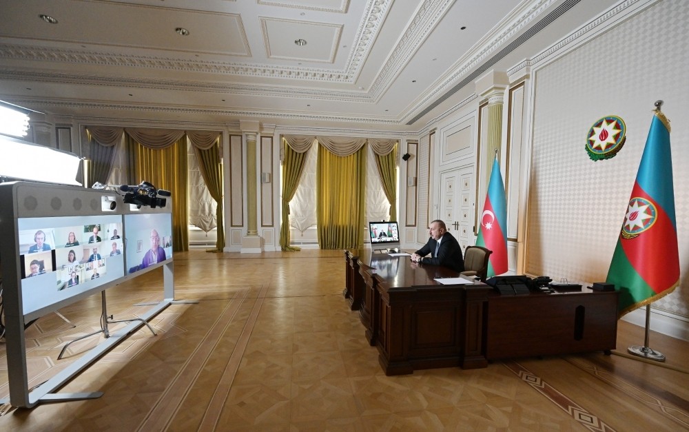 İlham Əliyev bank prezidenti ilə videokonfrans keçirdi -Yeniləndi