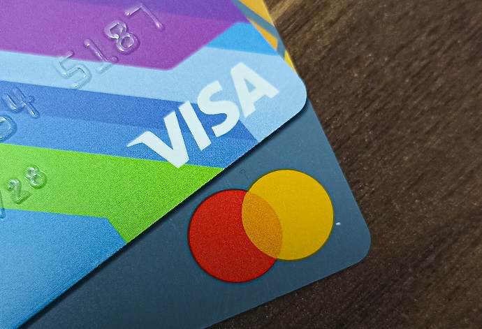 Visa və Mastercard kartlarının fərqi nədir?