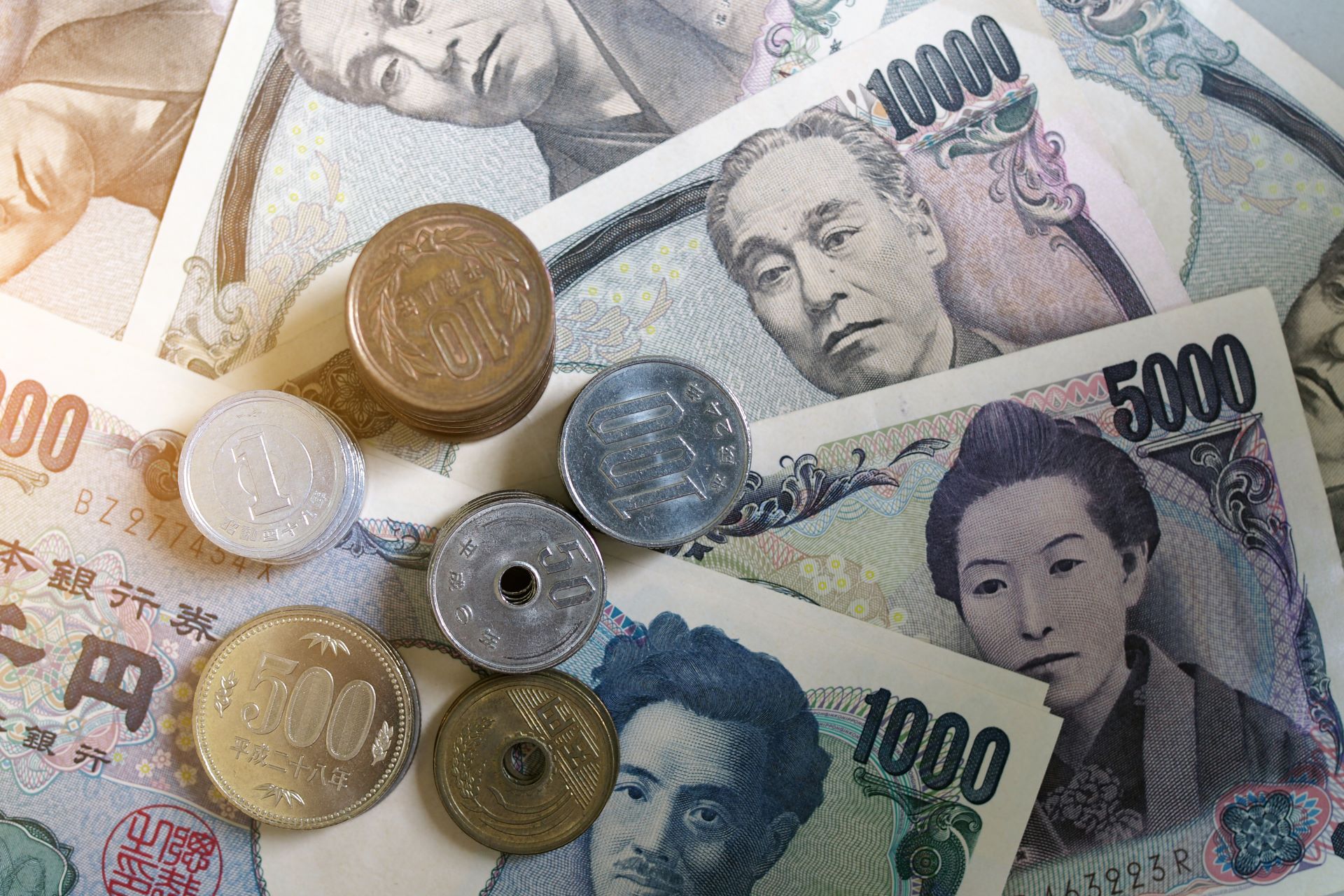 Yaponiya milli valyutası 34 ilin minimumuna düşüb