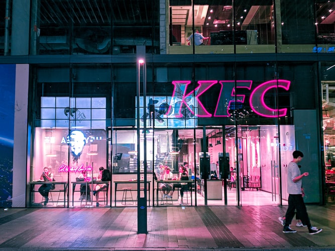 KFC bu şəhərdə təmassız restoran açdı