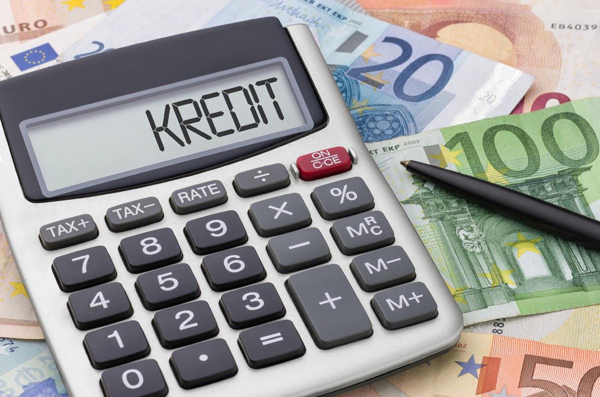 Bankların kredit faizlərindən gəlirləri 2 mlrd. manatı ötdü