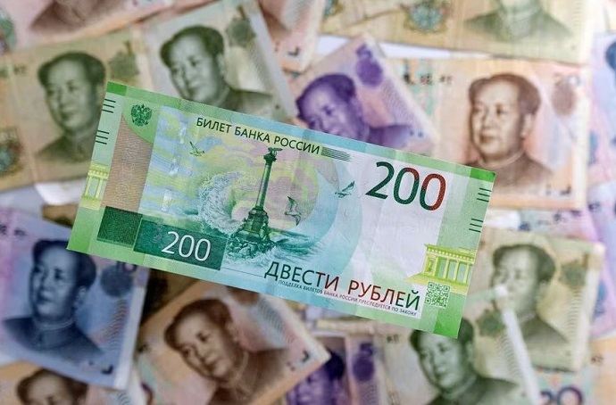 Ruslar üçün yuan yoxsa rubl əmanəti sərfəlidir?
