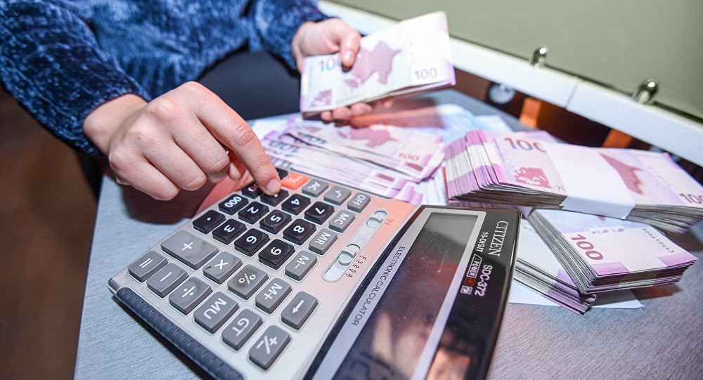 Orta aylıq əməkhaqqı 705 manata düşüb