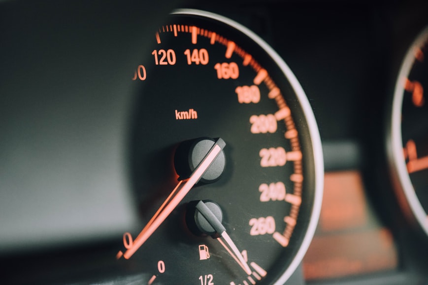 Sürəti 50 km/saatdan çox olan nəqliyyat vasitələri üçün sürücülük vəsiqəsi tələb olunacaq