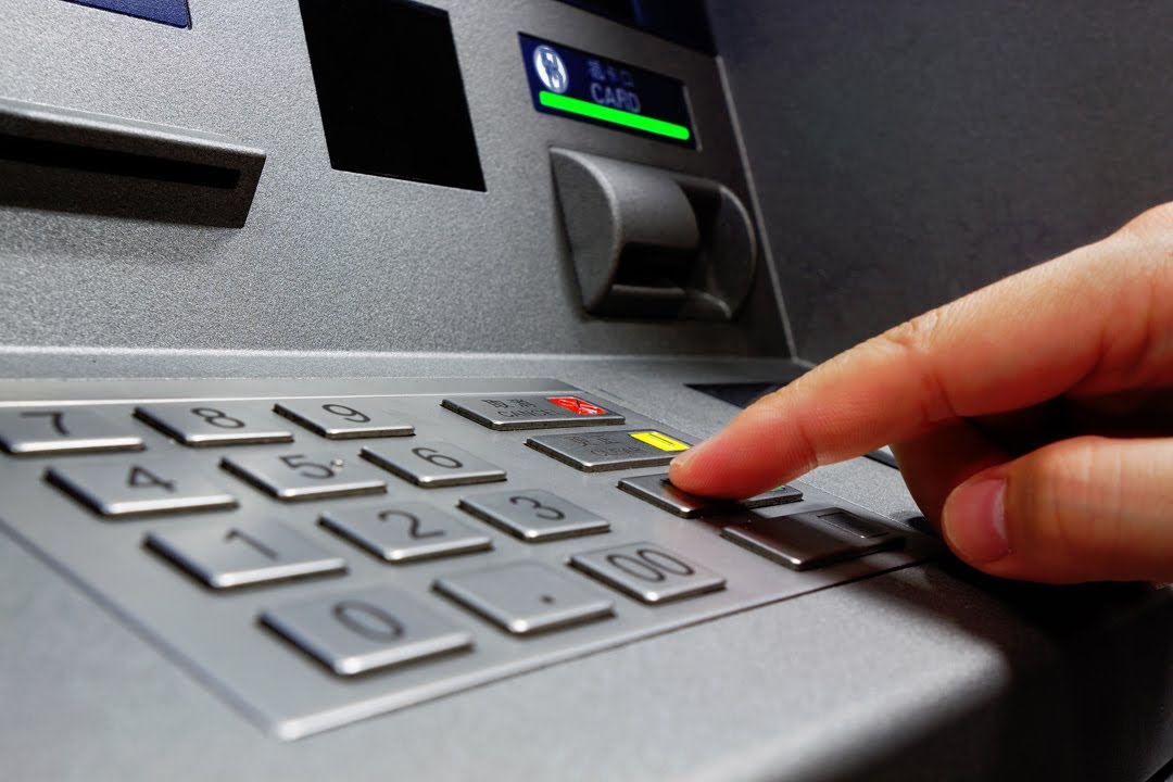 Ölkədə ATM və POS-terminalların sayı azalıb
