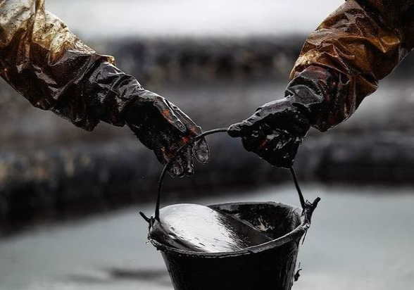 Azərbaycan neftinin qiyməti 55 dolları ötüb