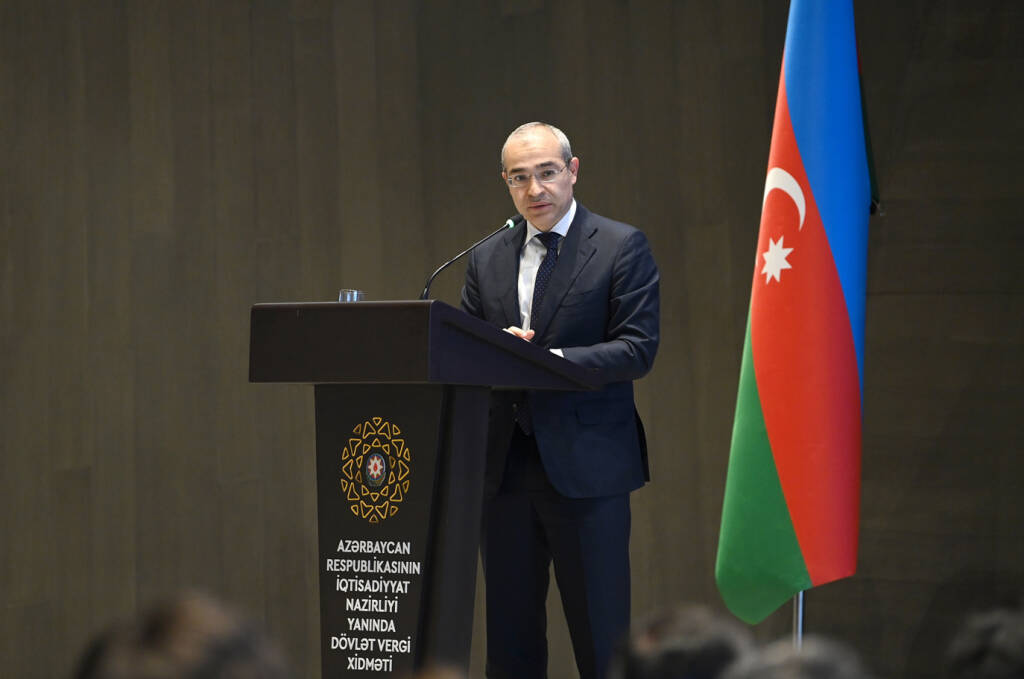 Özəl sektorda çalışan işçilərin sayı dövlət və neft sahəsində çalışan işçilərin sayını üstələyib