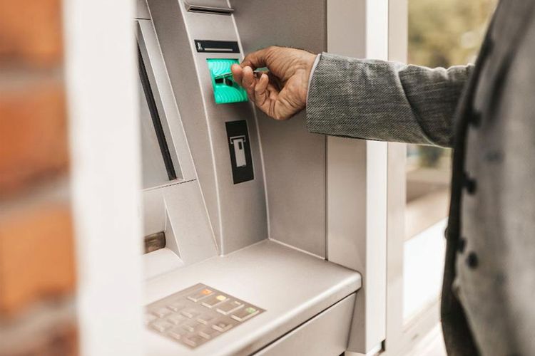 Azərbaycan əhalisi bu il bank kartlarından 5,5 mlrd. manatdan çox vəsait nağdlaşdırıb