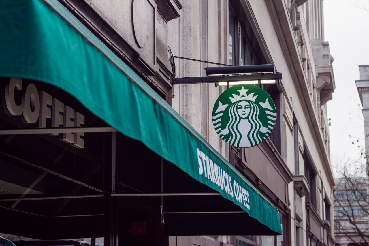 “Starbucks” ABŞ-dakı 150 mağazasını bağlamağa qərar verdi