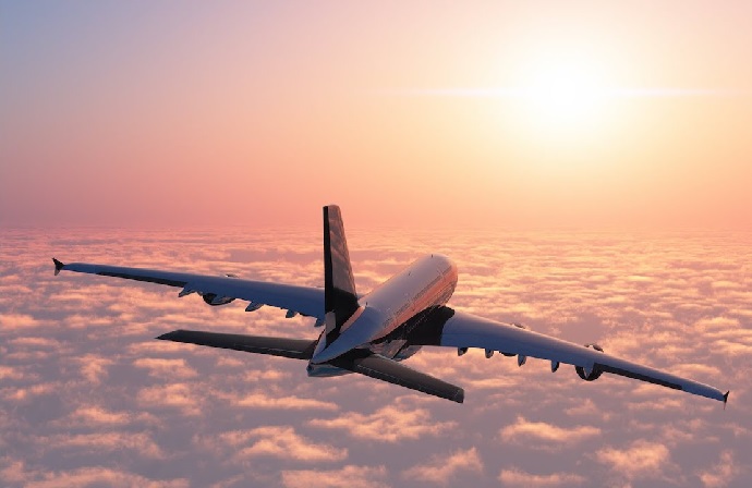Hava nəqliyyatı ilə sərnişin daşımaları 4%-dən çox artıb