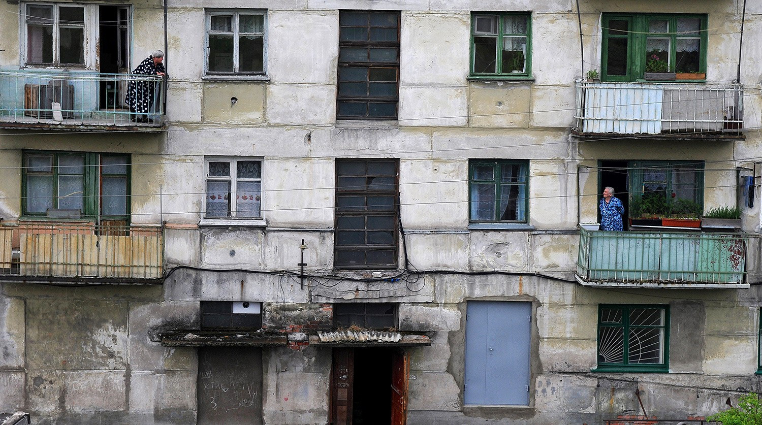 Bakıda qəzalı binalarla bağlı problem necə həll ediləcək?
