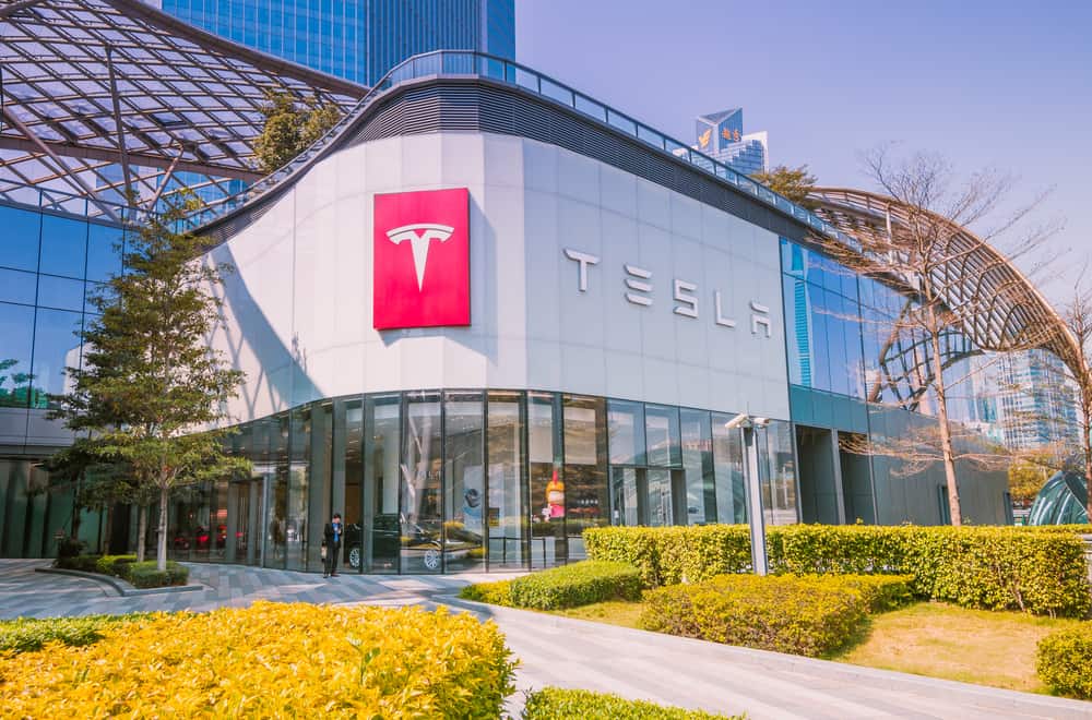“Tesla” əsas işçilərini “Supercharging” şöbəsinə geri qaytarır