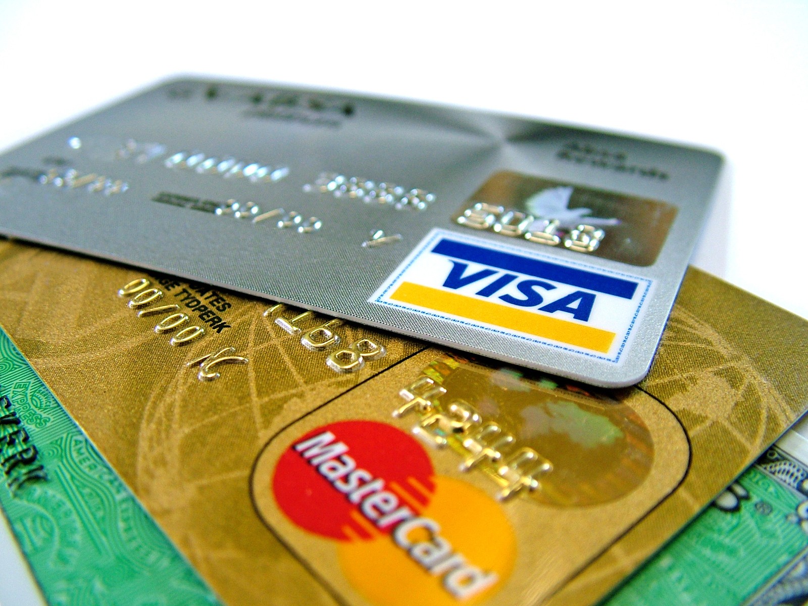 Azərbaycanda kredit kartlarından istifadə genişlənib