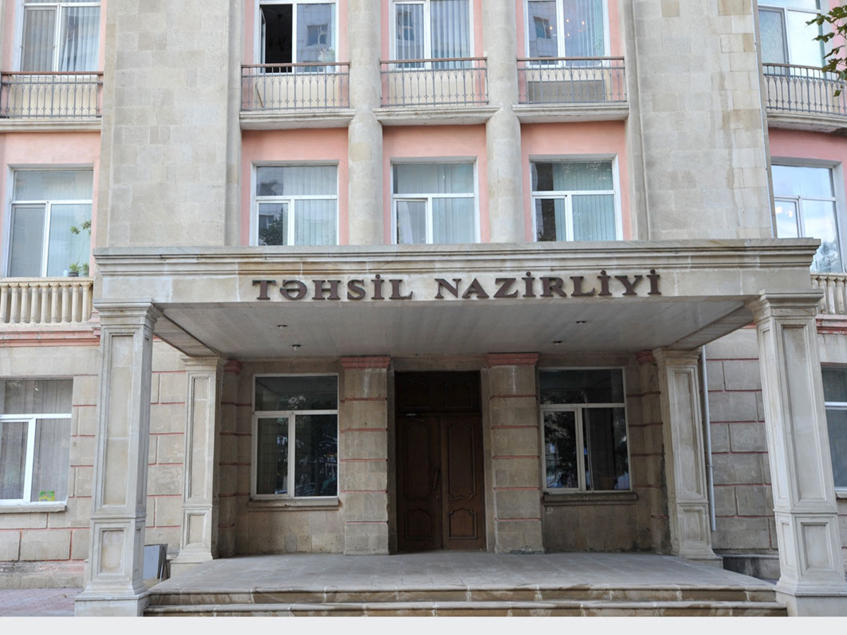 Yuxarı siniflər və universitetlərdə ənənəvi tədris qismən bərpa olunur