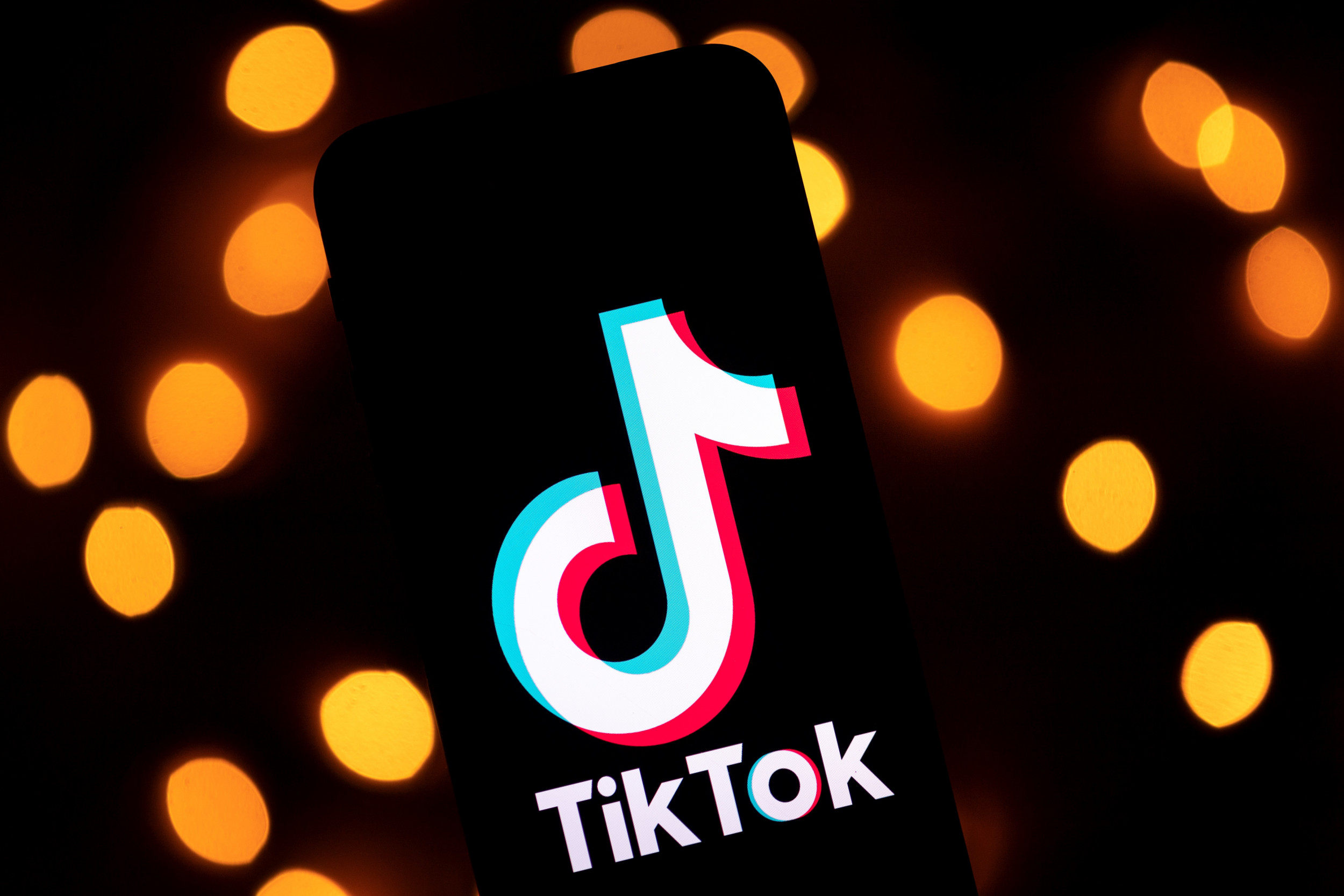 “TikTok” sosial şəbəkəsinin ölkə ərazisində yayımlanması müvəqqəti dayandırılır 