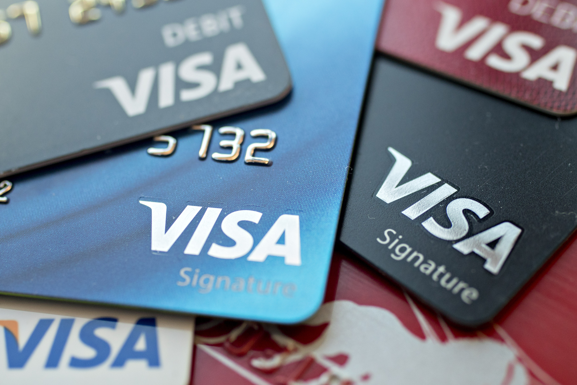 “Visa” Ukraynada əməliyyat komissiyalarını ləğv edir