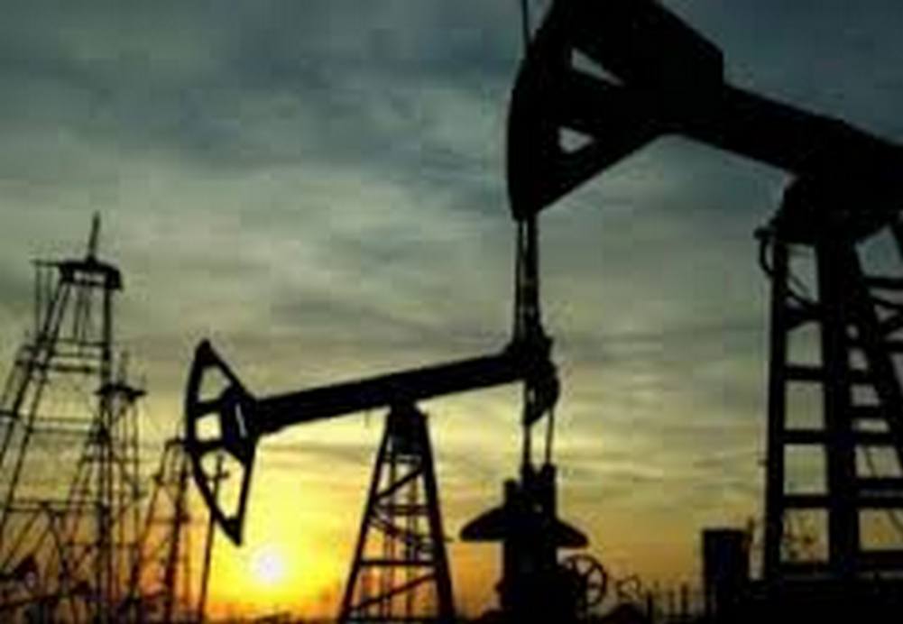 Нефть на мировом рынке понизилась в цене
